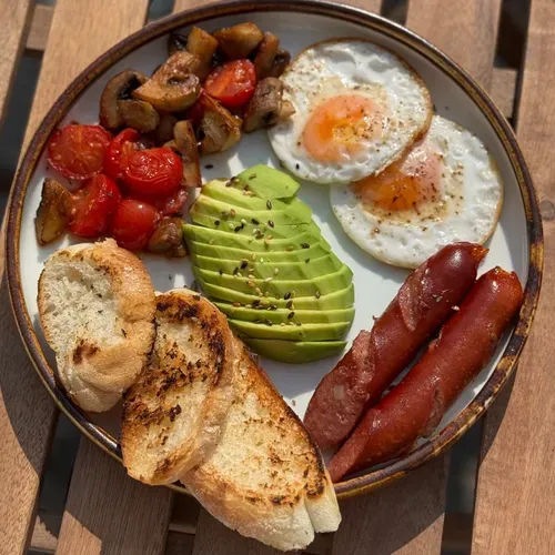 English breakfast cu avocado